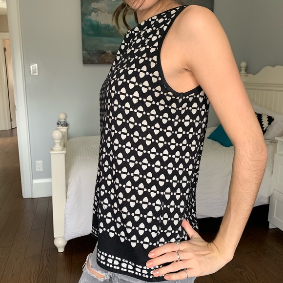 A textured tank top - Picture 2 of 5